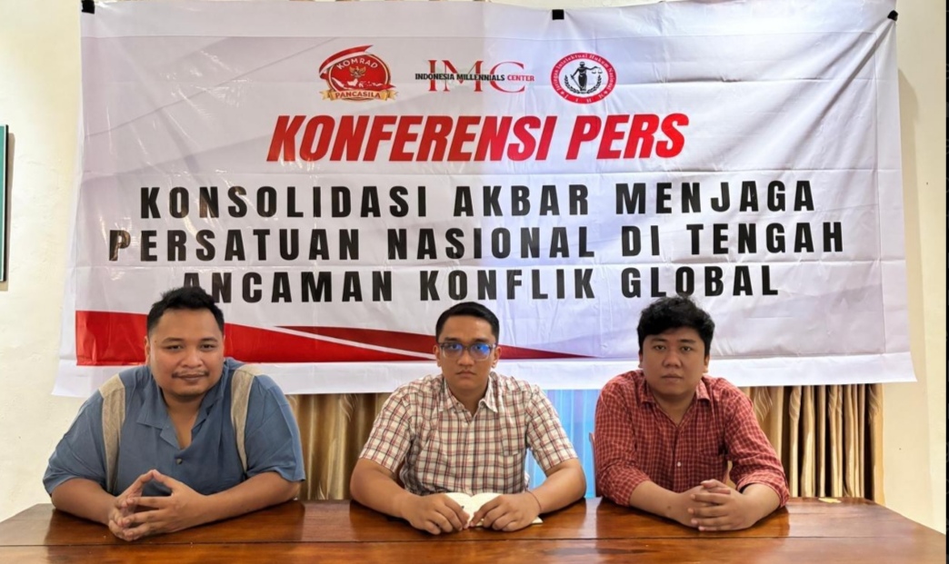 Konferensi Pers Imc Jihn Dan Komrad